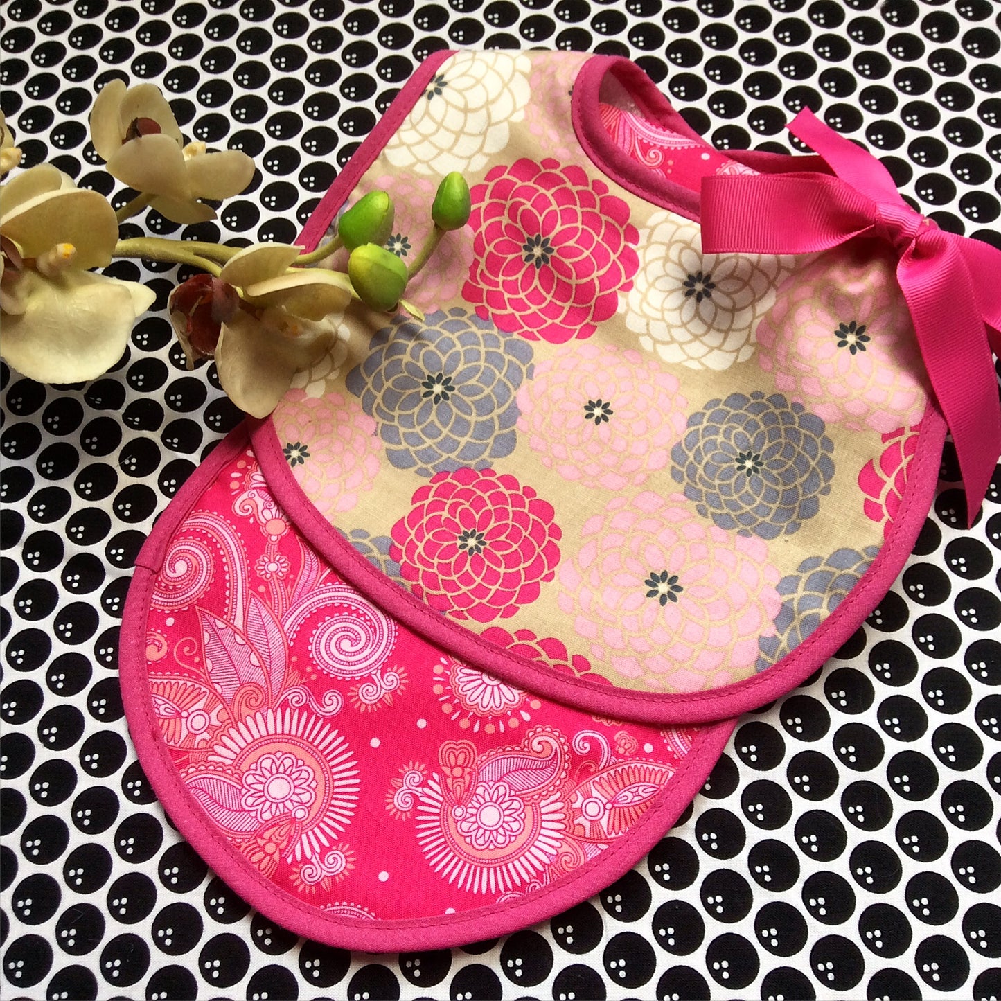 #22305 Hot Pink Floral Bib & Burp Gift Set